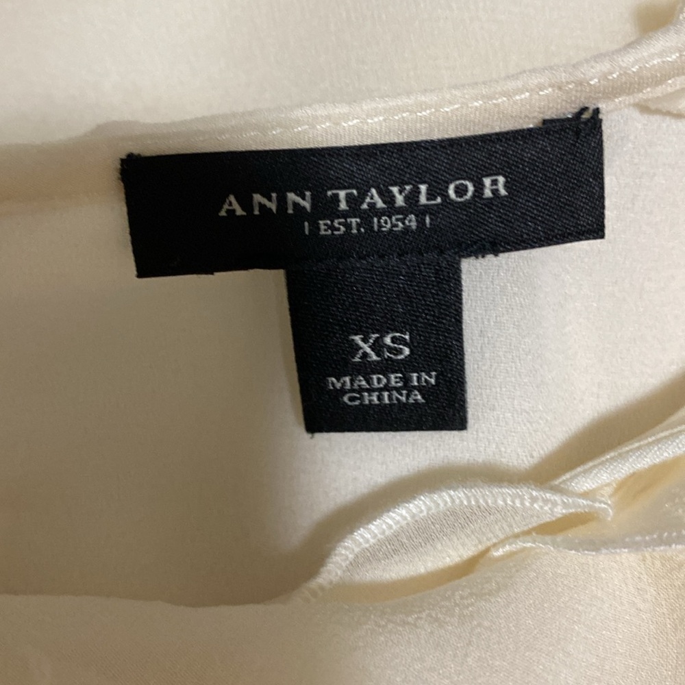 Ann Taylor Silk Cream Ruffle Lined Sleeveless Blouse Size XS - Picture 6 of 9